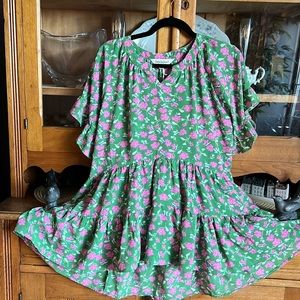 NWTDavi & Dani Beautiful Spring Time Flowing Top